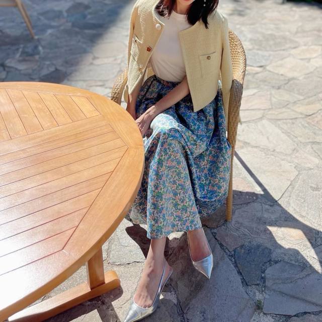 【ワントーン配色の花柄スカート・ワンピース】色の濃淡を揃えて落ち着きを