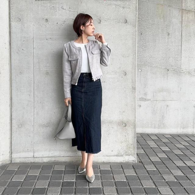 女性らしいパンプス×デニムスカートコーデ