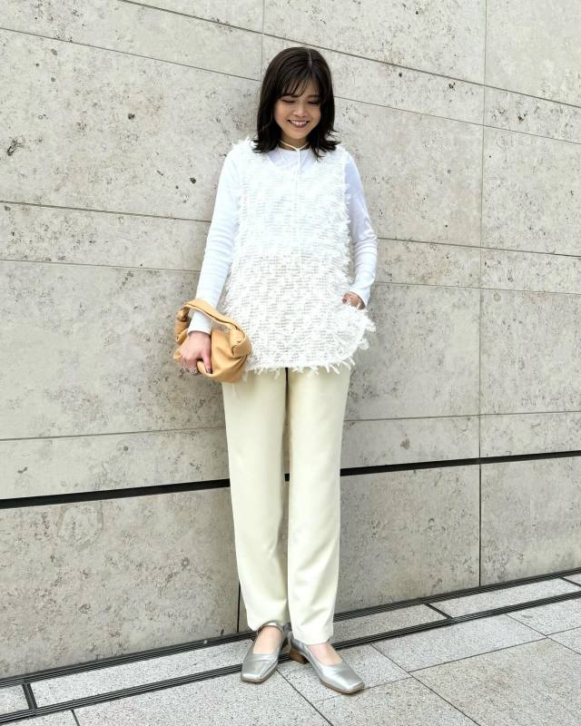 3｜甘い透けトップス×Tシャツのカジュアルコーデ