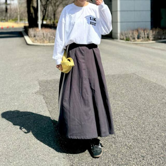 チャコールグレーに合わない色ってある？