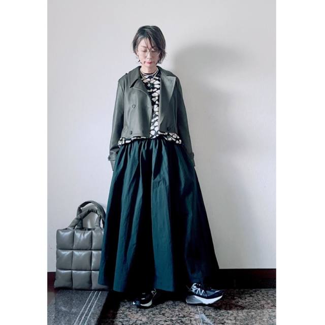 ボリュームロングスカートに合うアウター｜ショート丈ジャケット