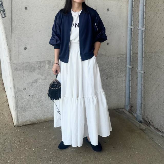【4月上旬の服装】スポーティなブルゾンで春らしさと気温対策を両立