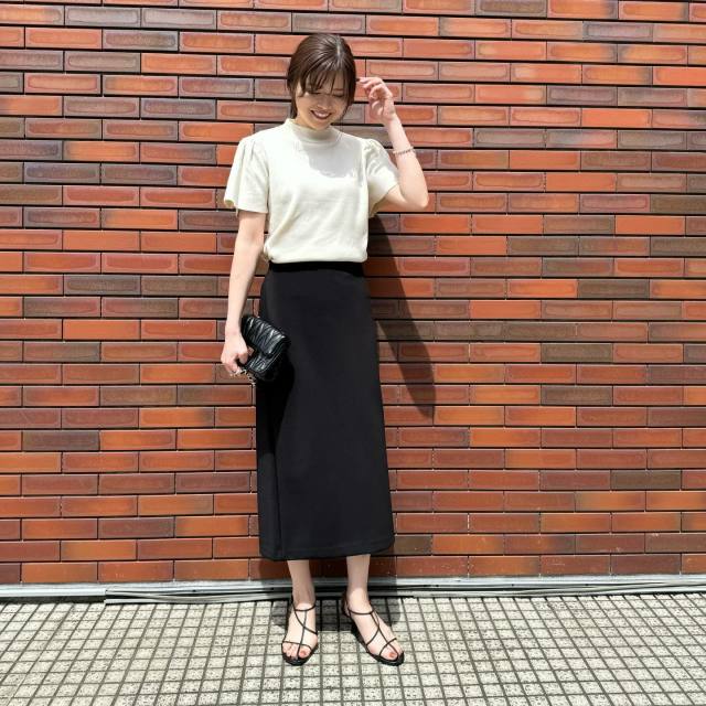夏の黒スカート、コーデのポイントは？