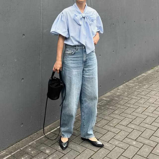 ブルーワントーンなら甘め服も大人っぽく