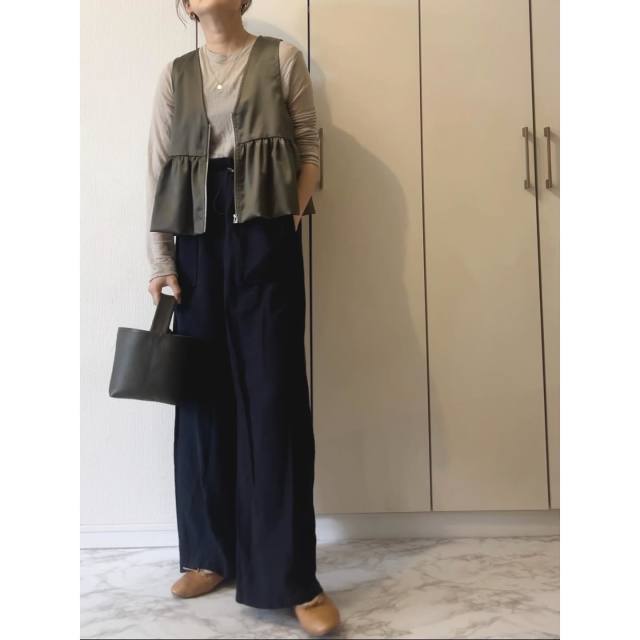 【春服の色の組み合わせ方5】カーキ×ブラック（黒）