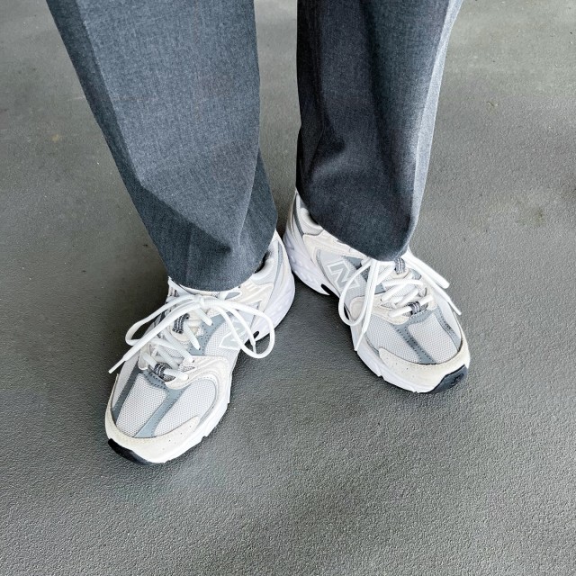 New Balance（ニューバランス）のスニーカー、合わせやすい服と色は？