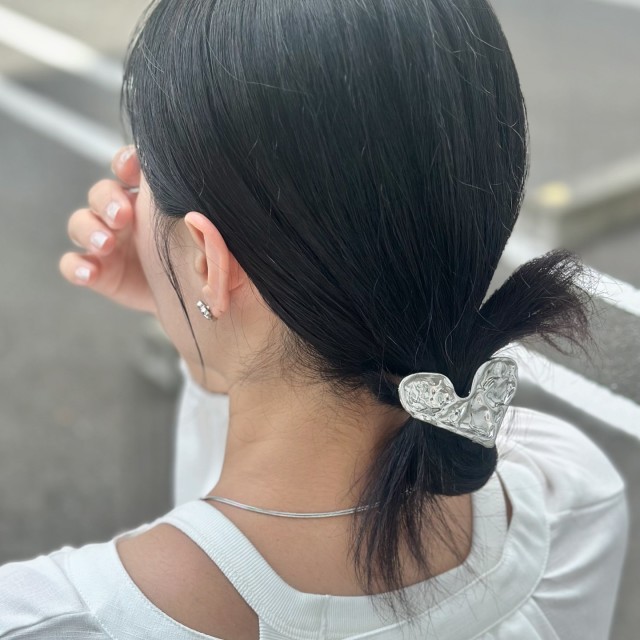 【4】ハートモチーフのヘアアクセサリー