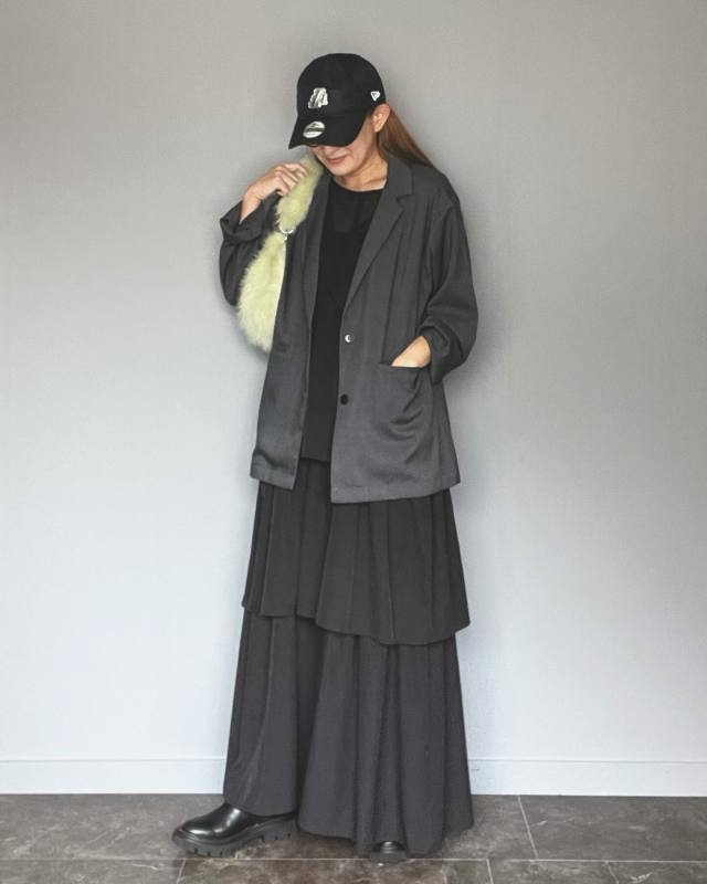 【3】肩が凝らない「軽やかな薄手のテーラードジャケット」