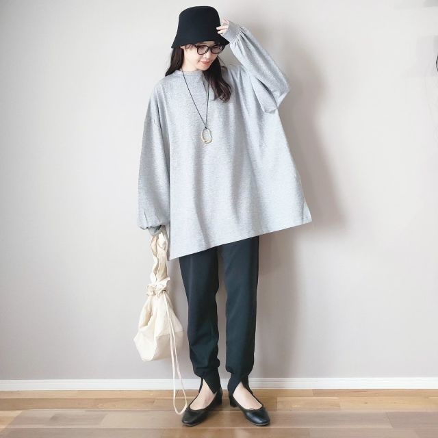 デニムパンツ・ジョガーパンツと合わせてカジュアルおしゃれに