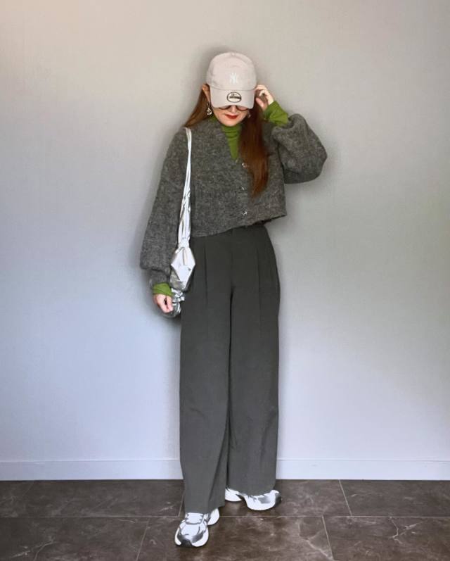 ショートニット×ワイドパンツは大人可愛いおすすめコーデ