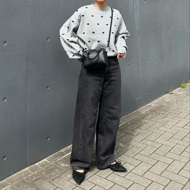 ハート柄トップスの大人ガーリーコーデ