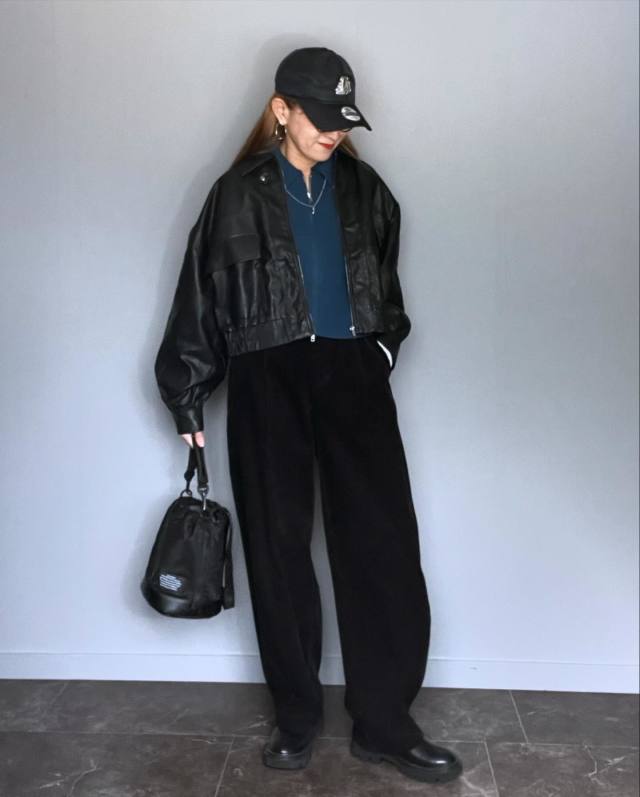 【40代50代のキャップコーデ2】オールブラックコーデがあか抜ける！