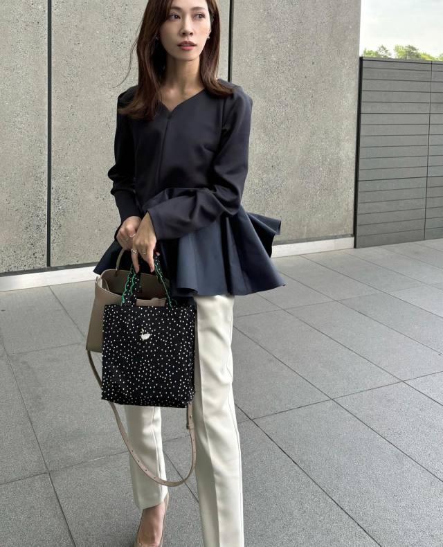 【30代女性・マッチングアプリで初めて会う日の服装3】パンツ派さんは「白ワイドパンツ・テーパードパンツ」