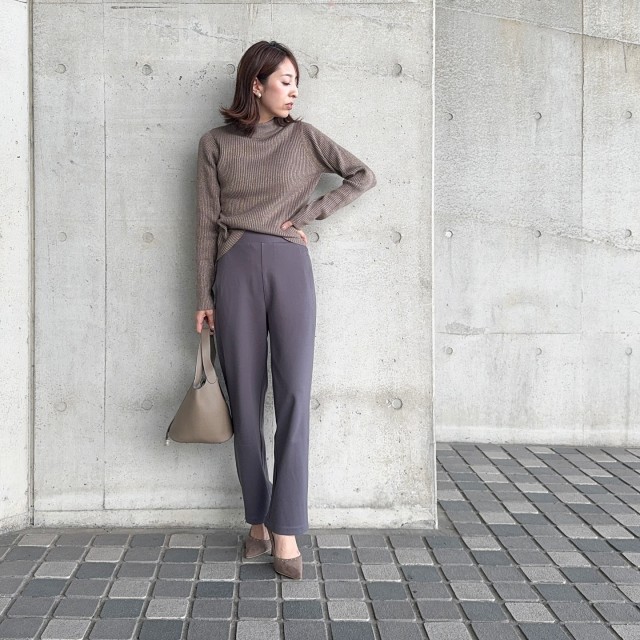 【ホテルディナーの服装2】大人が着やすい少しゆとりのあるリブニット