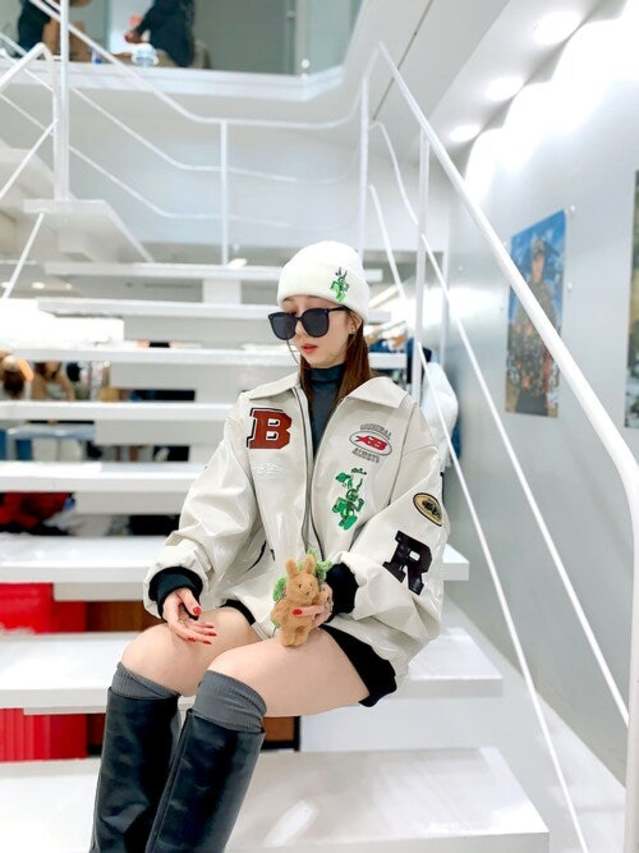 【韓国風コーデ2】ロングブーツ×ニーハイソックス×オーバーサイズのトップス・アウター