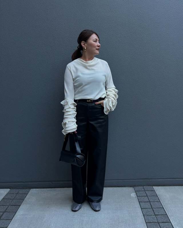 【50代の服装3】デザイン性のある服を選ぶ