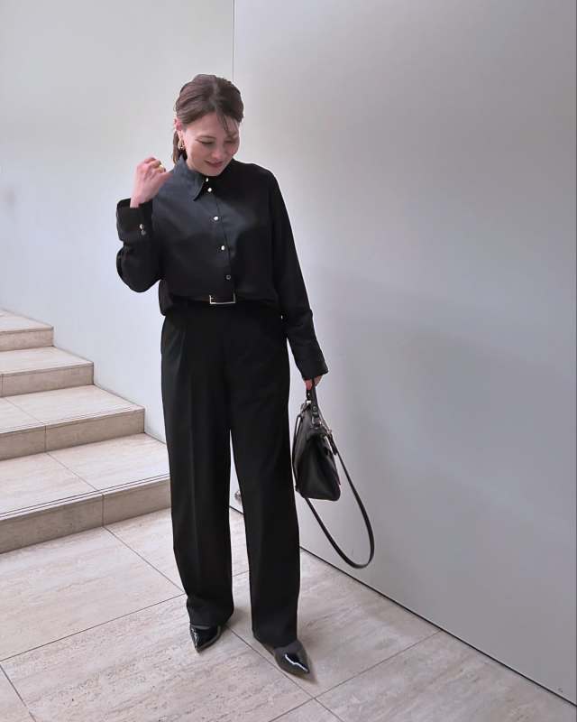 【50代・ワイドパンツ通勤服コーデ1】シャツ・ブラウス×ワイドパンツ