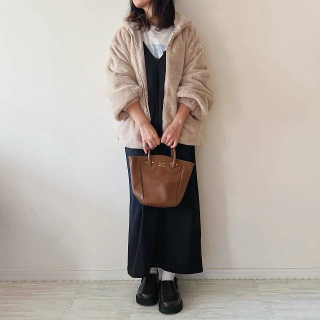 2｜ボリューム袖のファーブルゾン