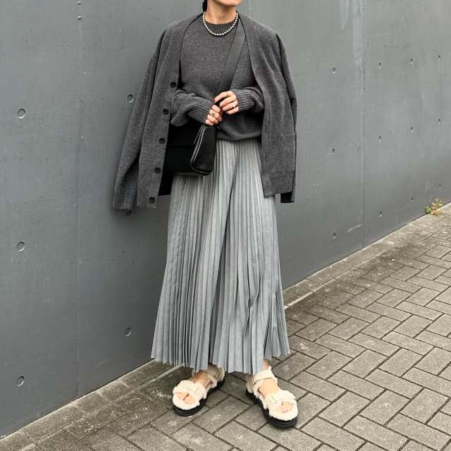 【4】着映え服を投入してグレーコーデを華やかに