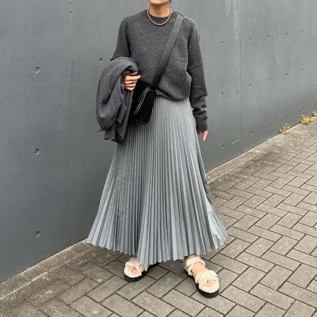 【40代・地味色の着こなし方5】デザインに頼る