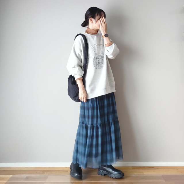 スウェットの下に着る服1｜シアーなハイネックを重ね着