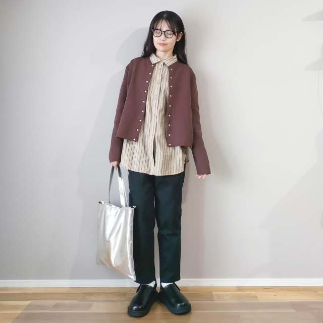ボクシーなカーディガン×襟付きシャツ×パンツ