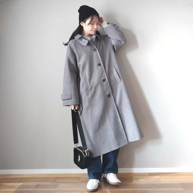 ロングコートに合う靴1｜白スニーカー