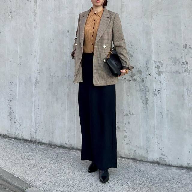 ポロニットにジャケットを羽織ってオフィスカジュアルに
