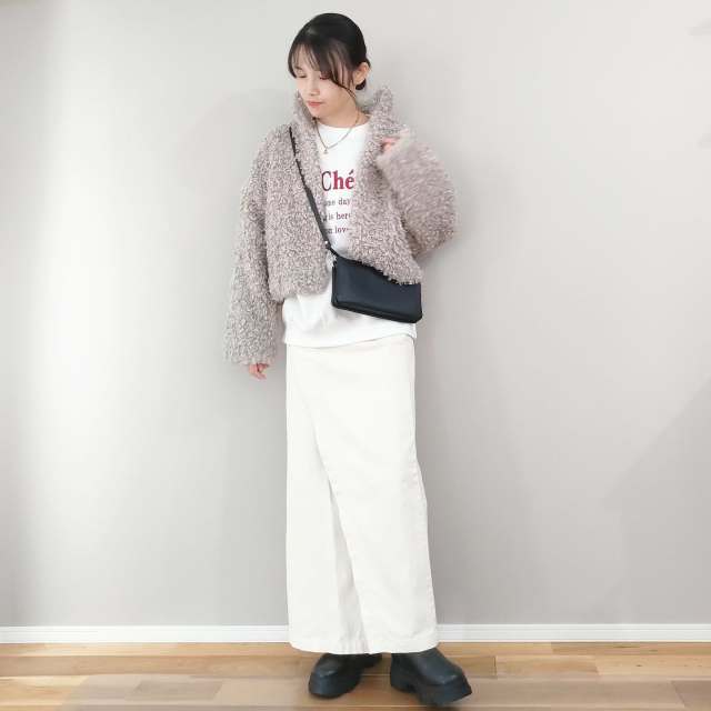 2｜フェミニンなデザインのブルゾン