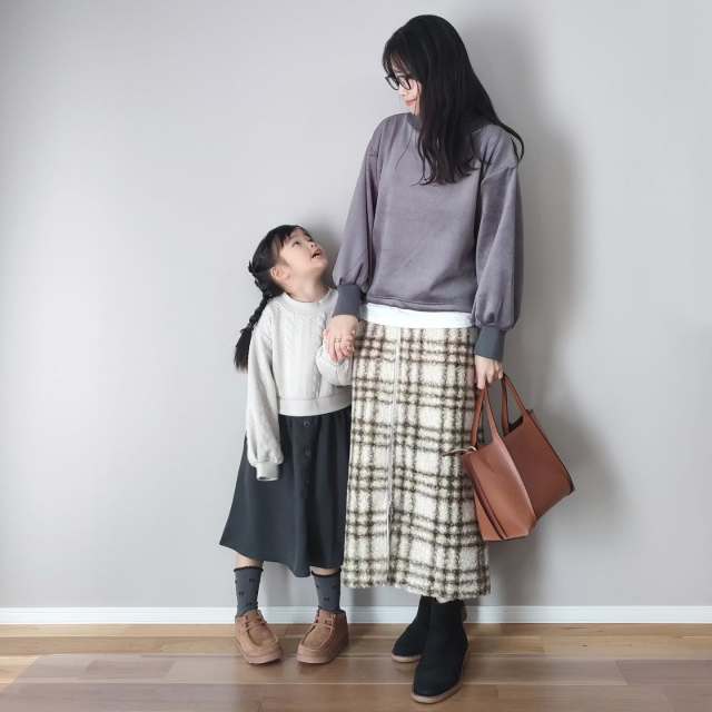 1｜ニットのように着こなせる「ベロアプルオーバー」