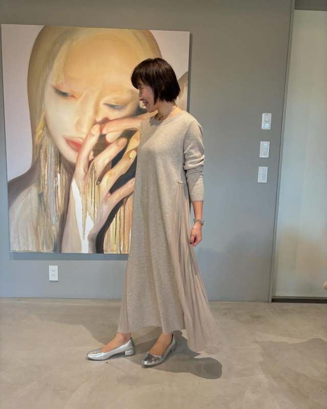 【50代が今着る服4】こなれムードいっぱい「エアリーなフレアニットワンピース」