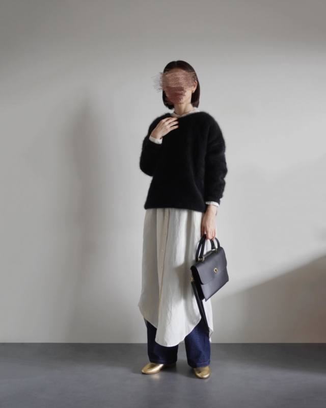 【4】冬はシャツワンピース×パンツにニットを重ね着