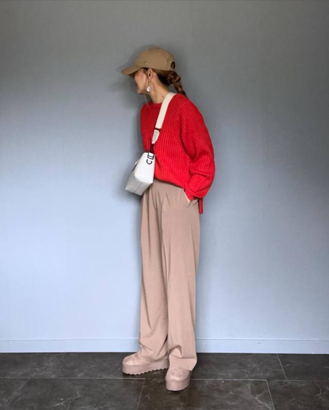 【ベージュの3色コーデ】明るいきれい色×白×ベージュ