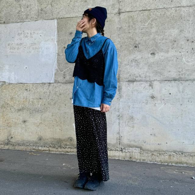 プレーンなトップスと重ね着するだけでOK「レースキャミソール」