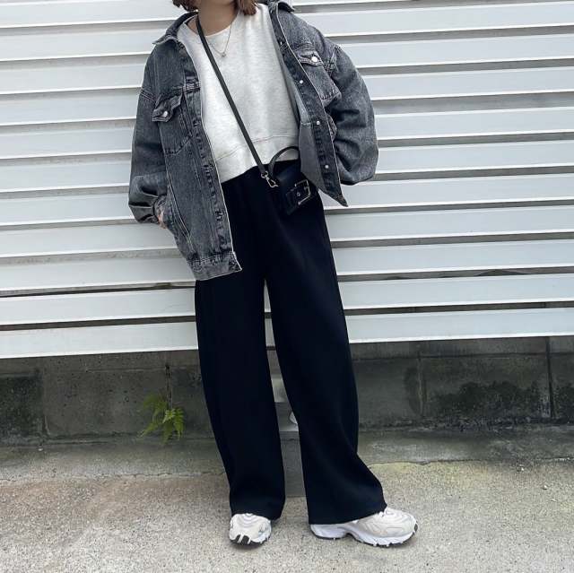 アウトドアのスニーカーコーデ
