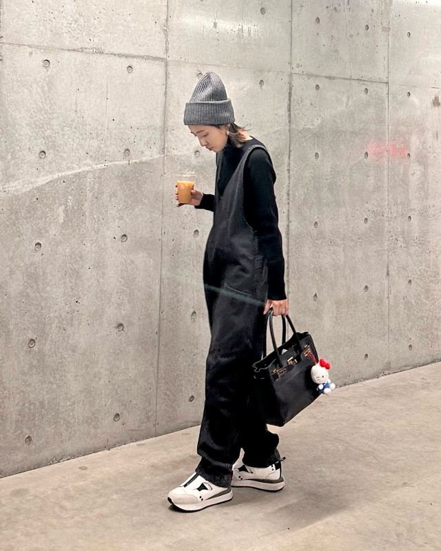 買い物のスニーカーコーデ