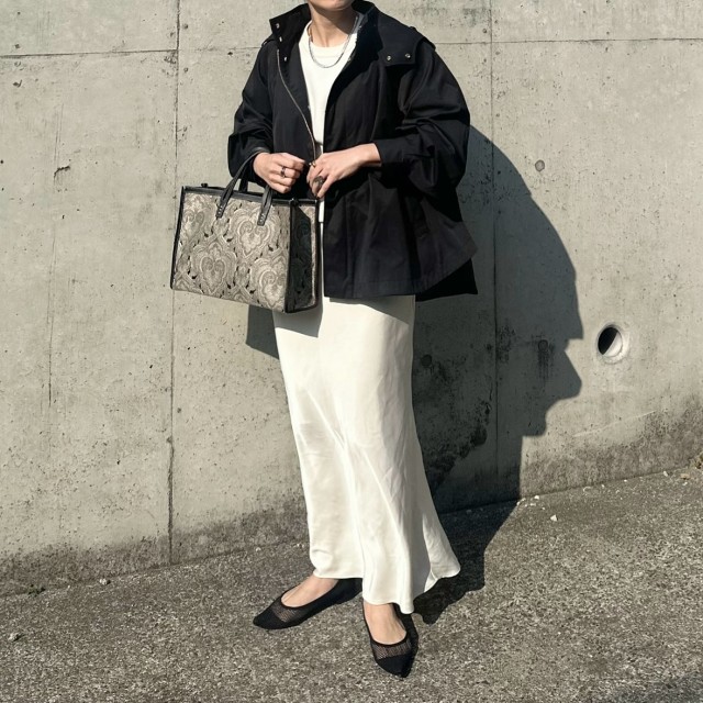 大人っぽさ引き立つ「白マーメイドスカート」