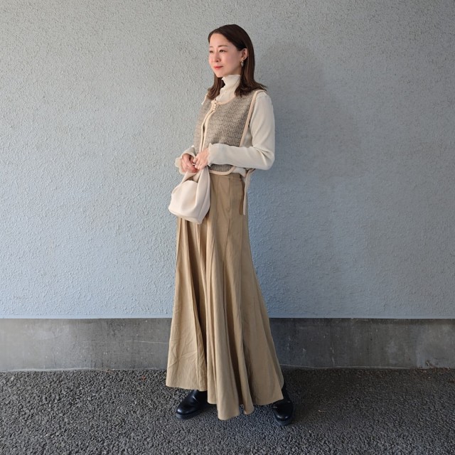 ベージュのスカート｜大人の品のよさが引き立つ！