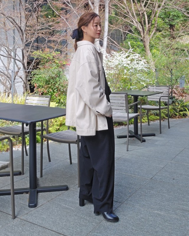 2｜白フェイクレザージャケット