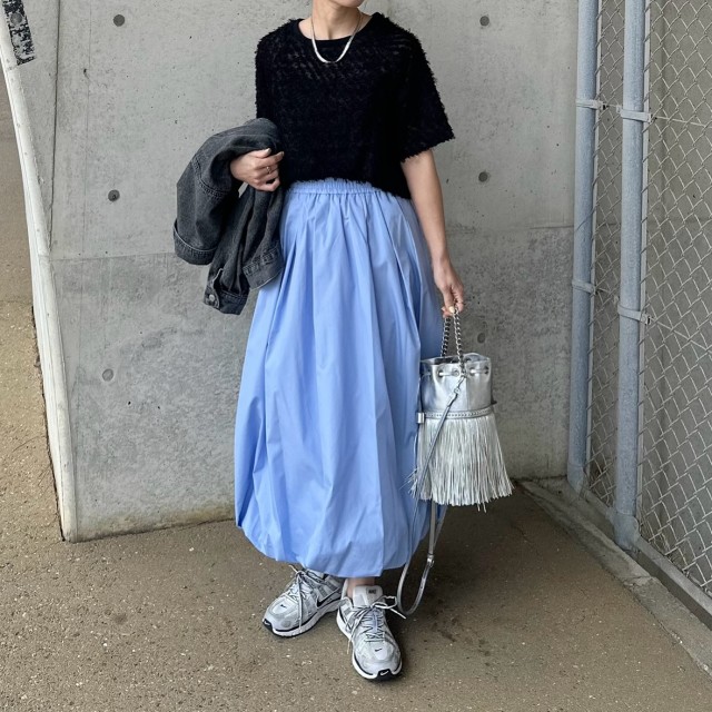 ライトブルーのスカート｜春夏にぴったり！