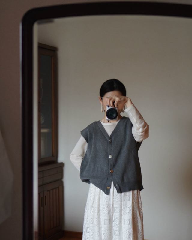 2｜ボタン開きのニットベスト