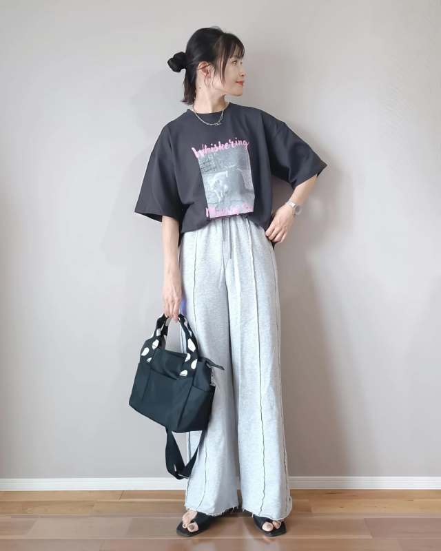 2｜大きめプリントのオーバーサイズTシャツ