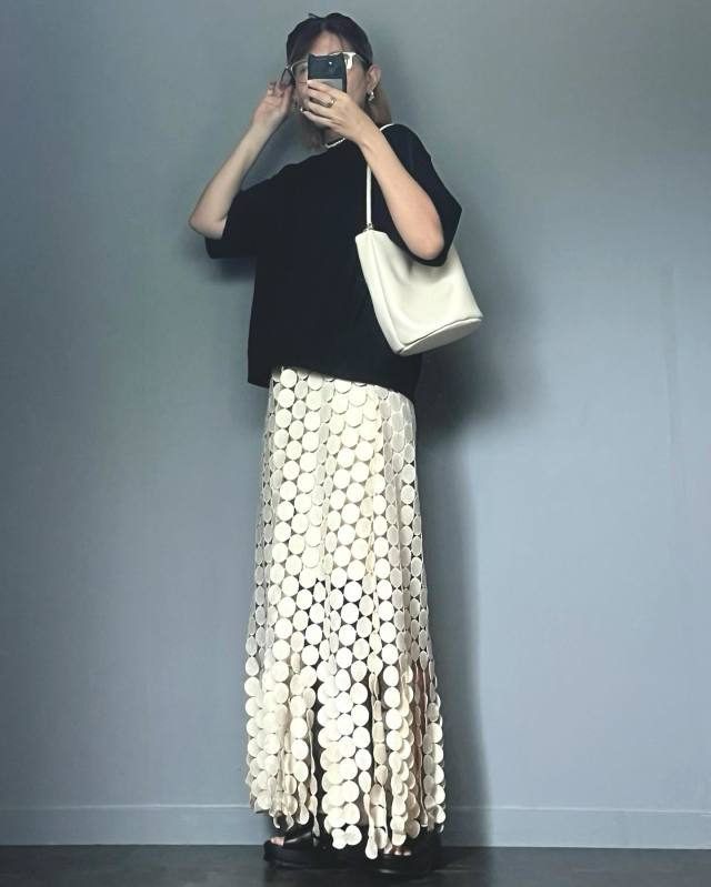 【40代50代に似合うレースの服3】大人可愛く決まる「レーススカート」
