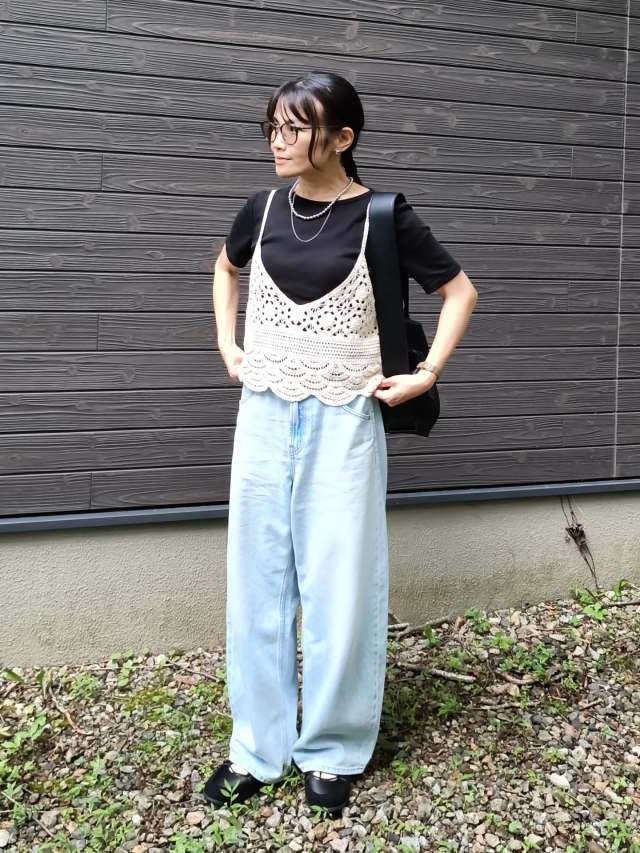 コーデがシンプルすぎたら「ニットキャミソールを重ね着」