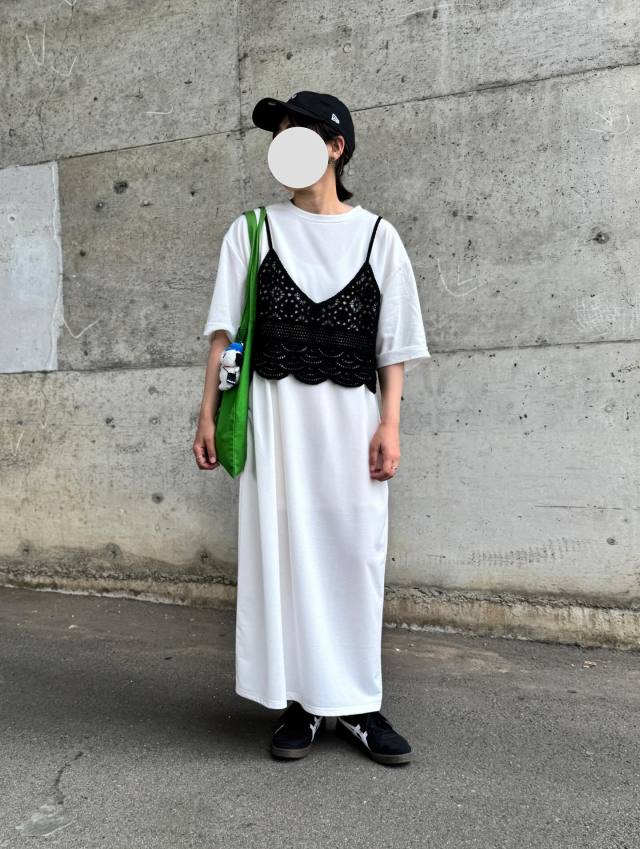 かぎ編みニットのキャミソール｜プレーンなワンピースに奥行きをプラス！