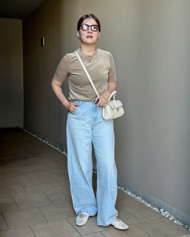 美術館をハシゴするなら、カジュアルコーデに流行りの服を1着プラス！