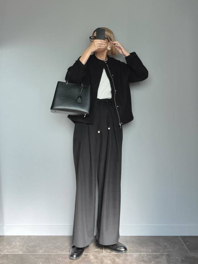 【学校行事のカジュアルな服装2】迷ったらモノトーンでまとめる！