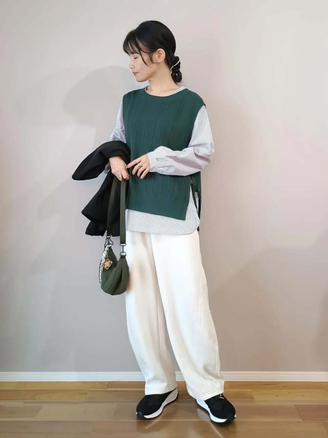 【4月の遊園地の服装アイデア4】スウェットパンツ・ジョガーパンツのコーデ