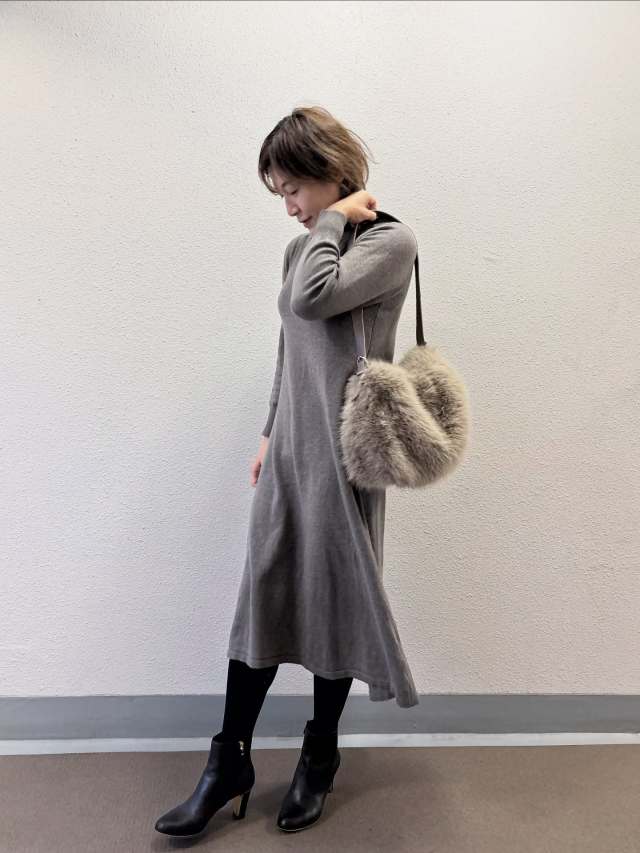 シンプルコーデが華やかになる「ファーショルダーバッグ」！