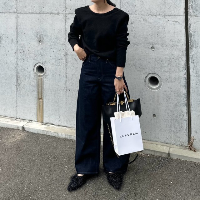 【一つ結びヘアに似合う服】首元が広めorタートルネックのトップス